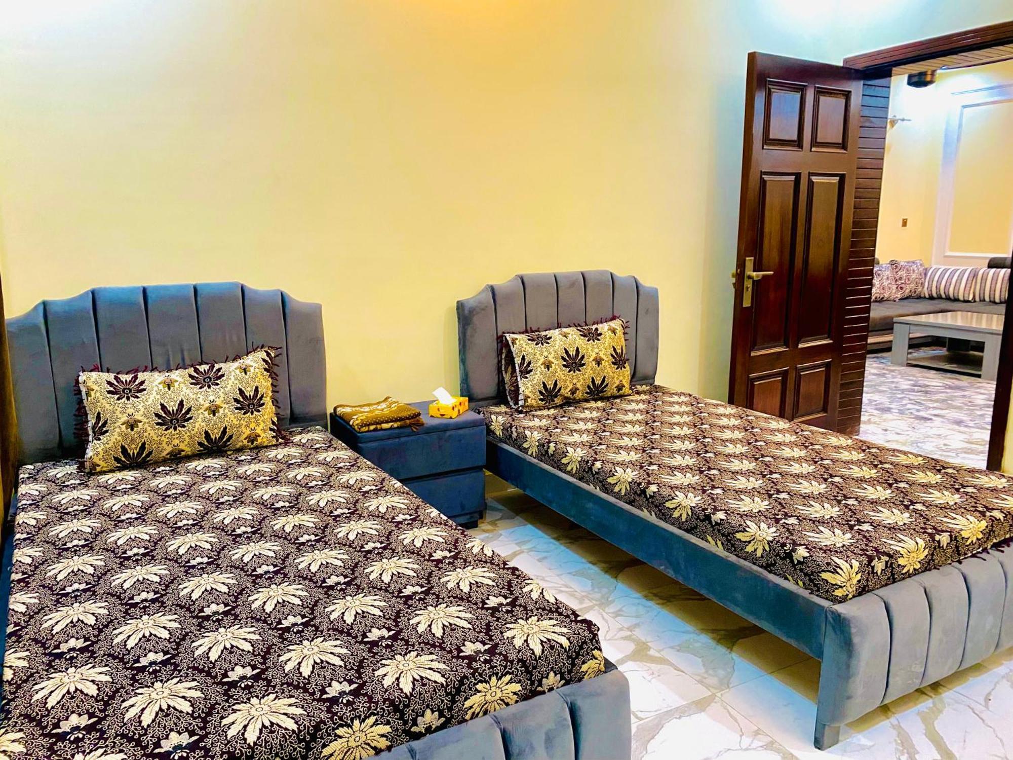 Moonlight Guest House Rawalpindi Bagian luar foto