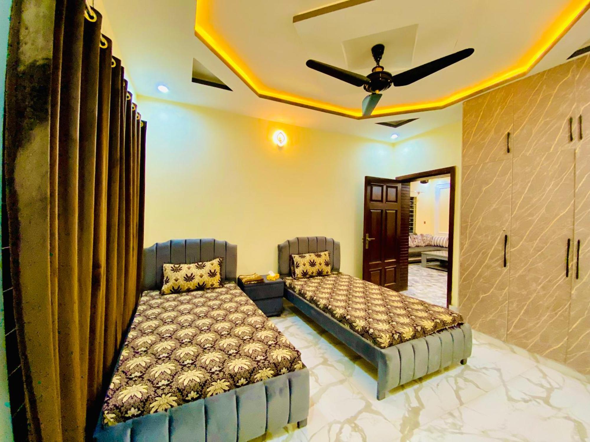 Moonlight Guest House Rawalpindi Bagian luar foto