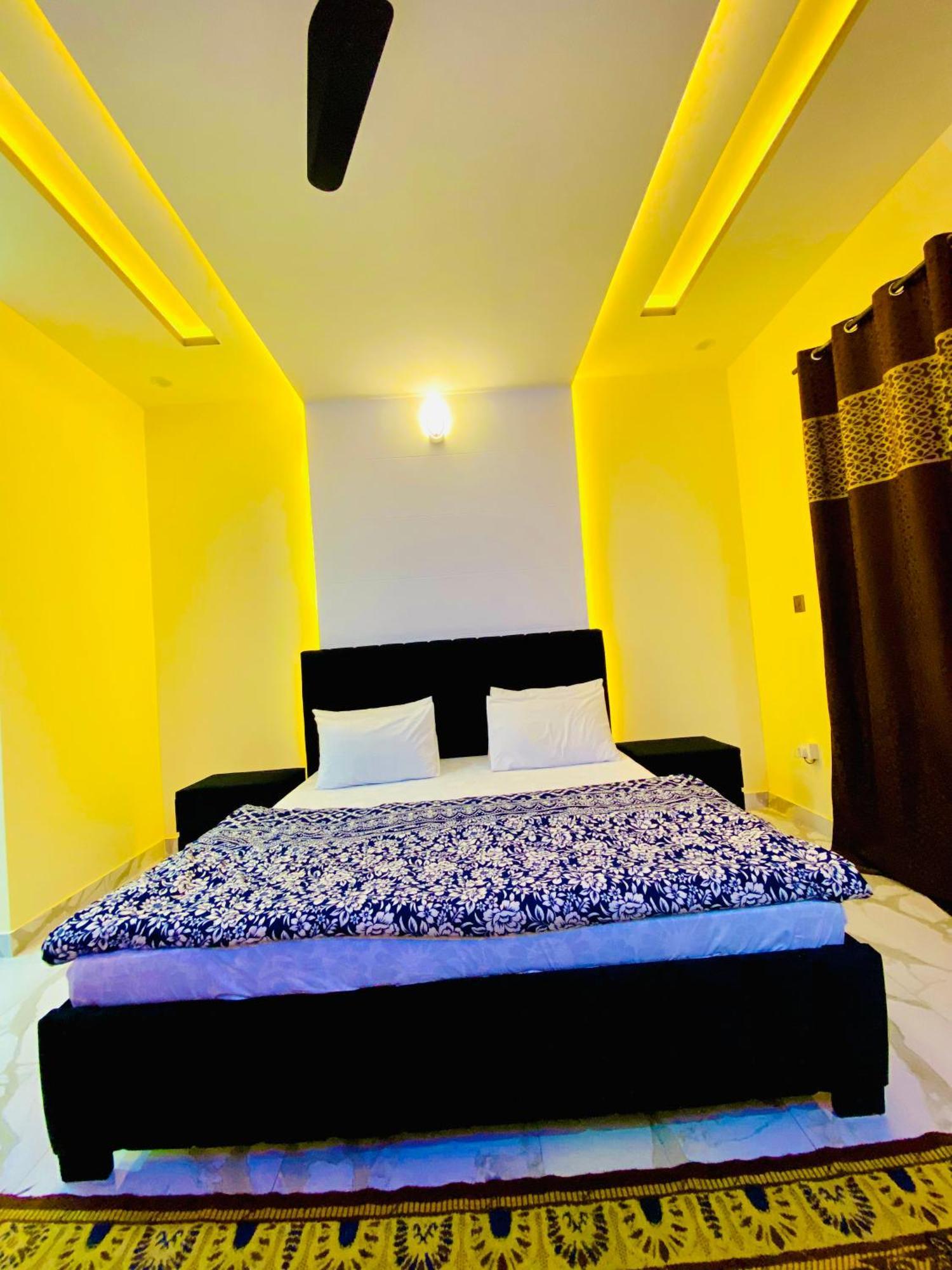 Moonlight Guest House Rawalpindi Bagian luar foto