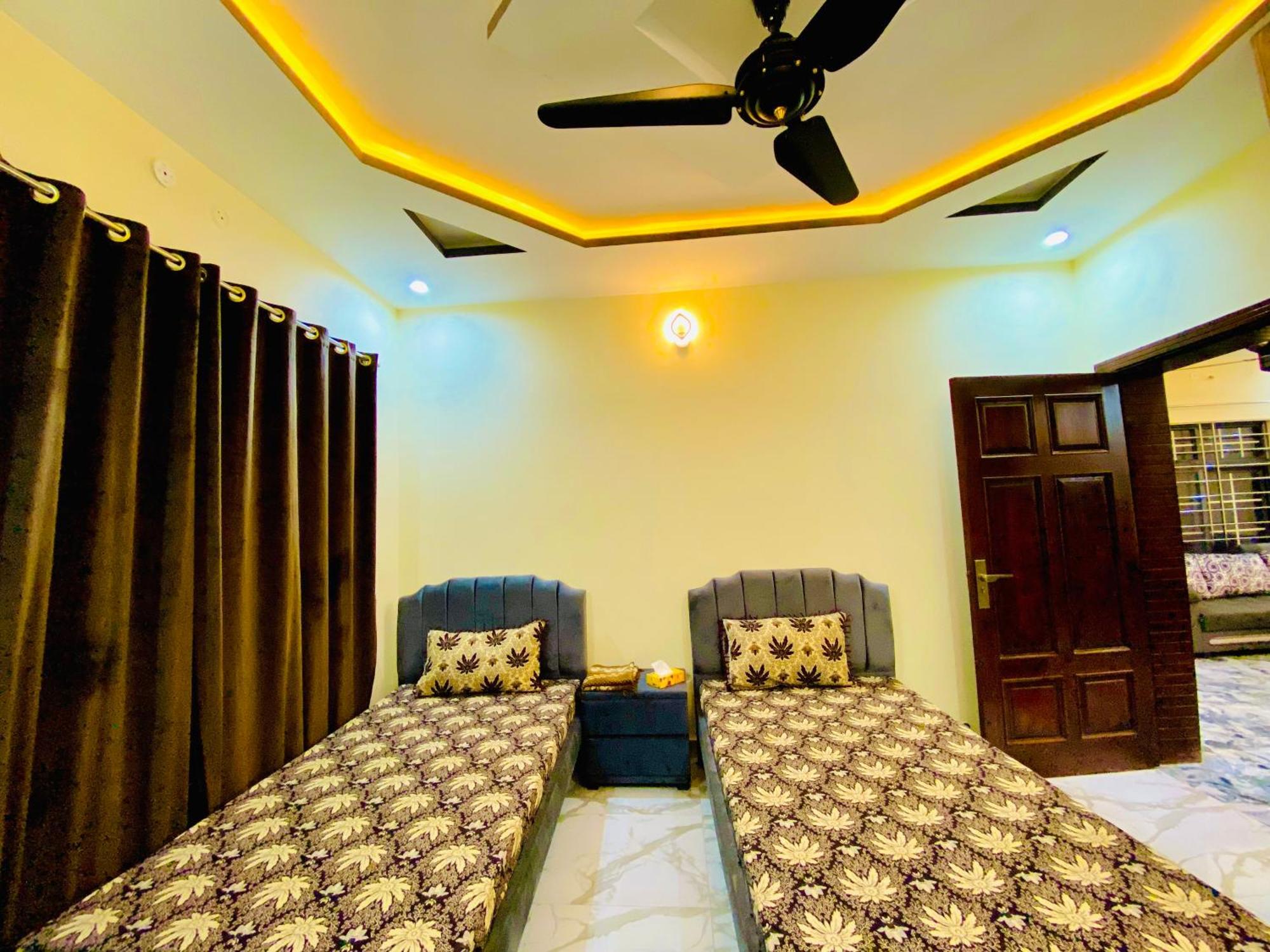Moonlight Guest House Rawalpindi Bagian luar foto