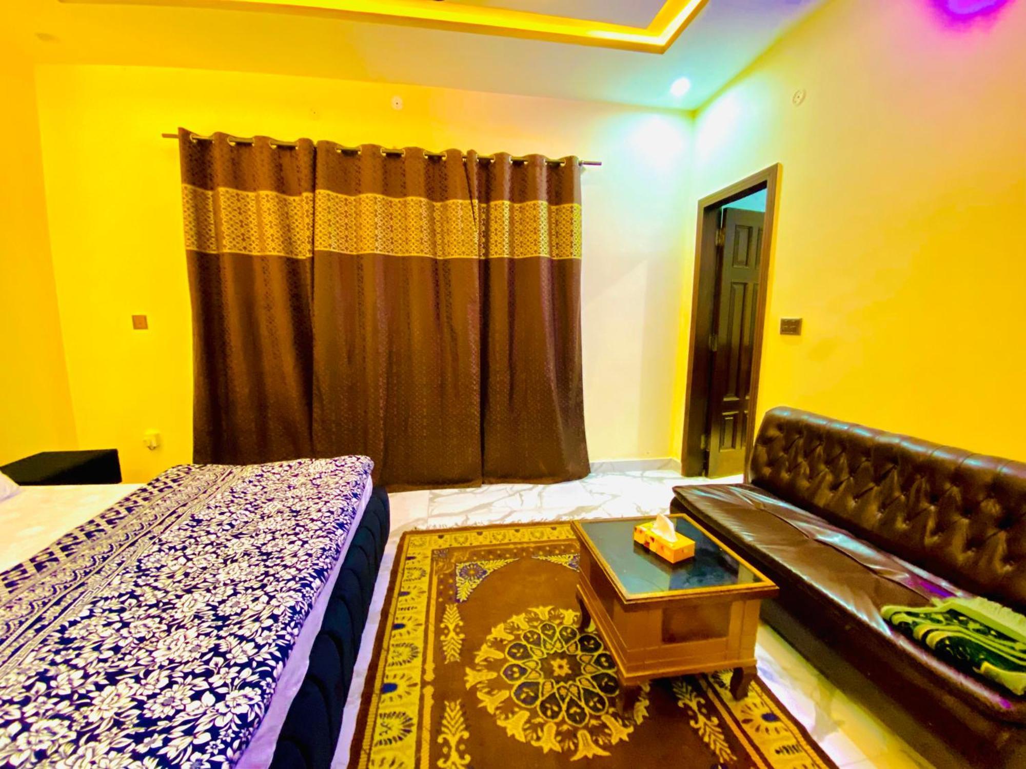 Moonlight Guest House Rawalpindi Bagian luar foto