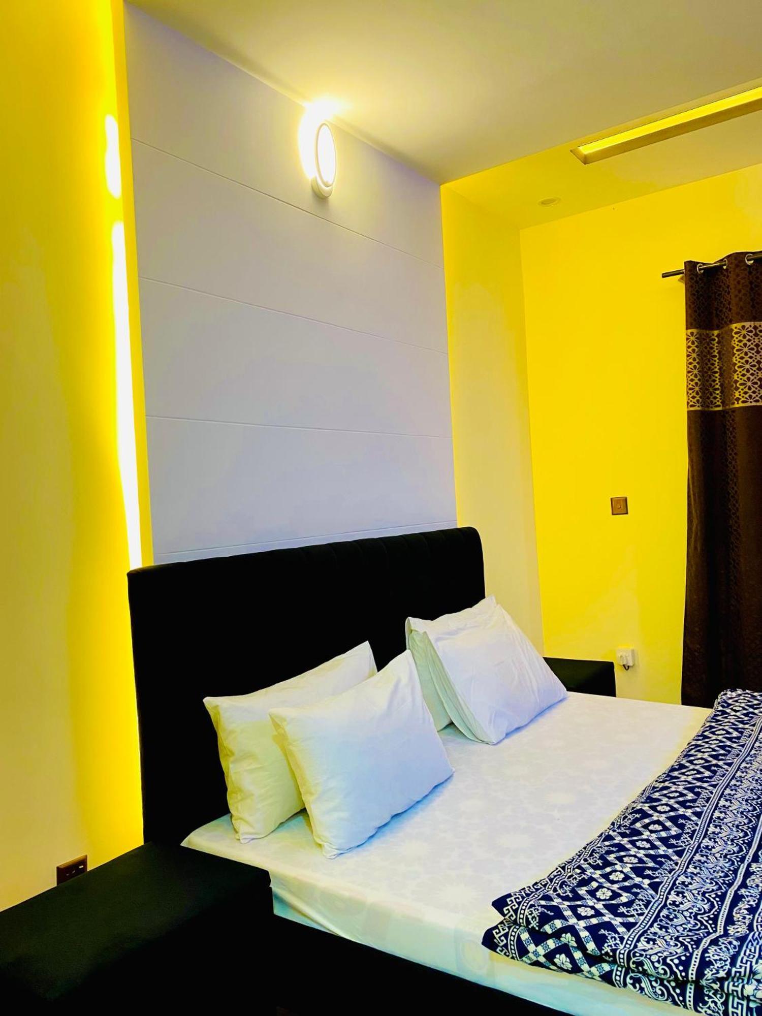 Moonlight Guest House Rawalpindi Bagian luar foto