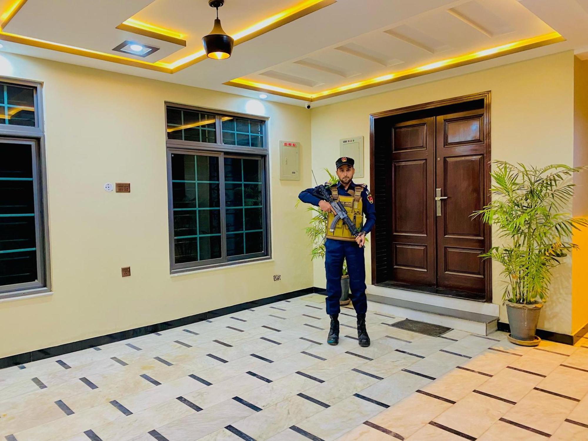 Moonlight Guest House Rawalpindi Bagian luar foto